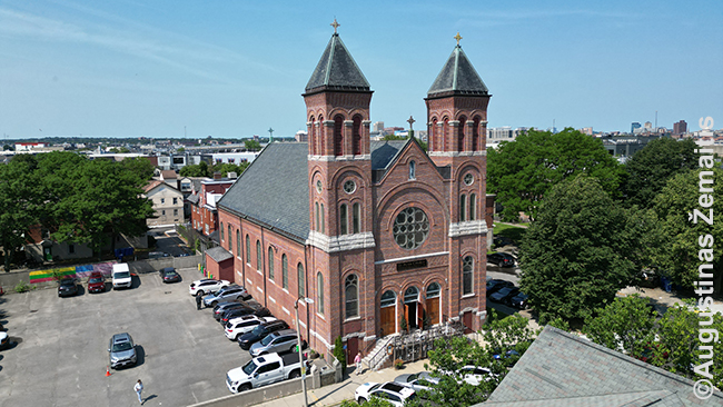 Bostono lietuvių bažnyčia žvelgiant iš drono