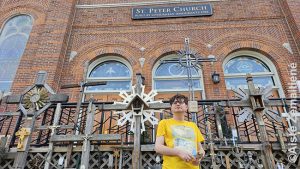 Prie Bostono lietuvių bažnnyčios Kryžių kalno, įkurto kovojant su jos uždarymo mintimi