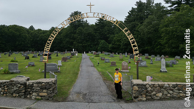 Tautiškos parapijos kapinėse