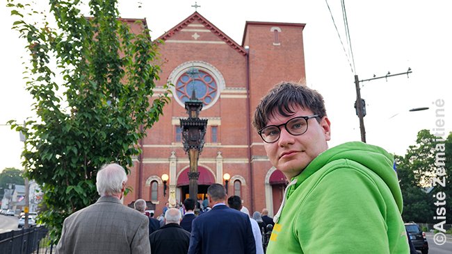 Procesija atėjo į lietuvių bažnyčią Voterberyje