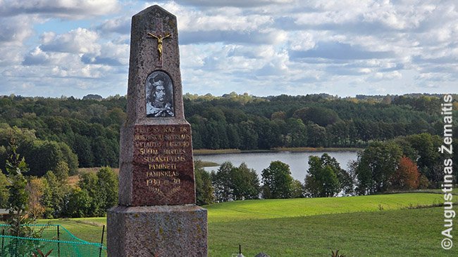 Anapus paminklo Vytautui - Lietuva