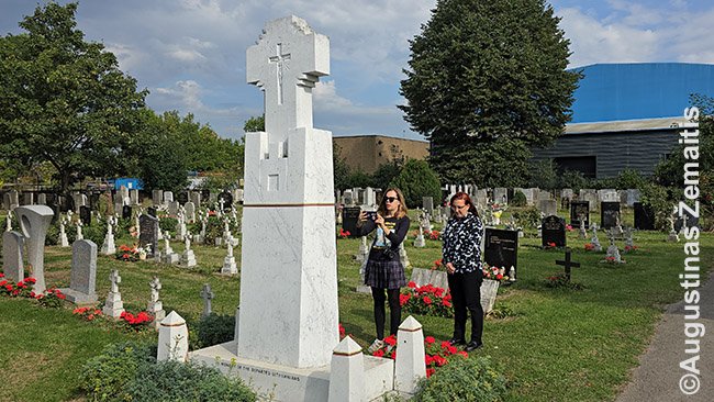 Fotografuojame paminklą Antrajame pasauliniame kare žuvusiems lietuviams