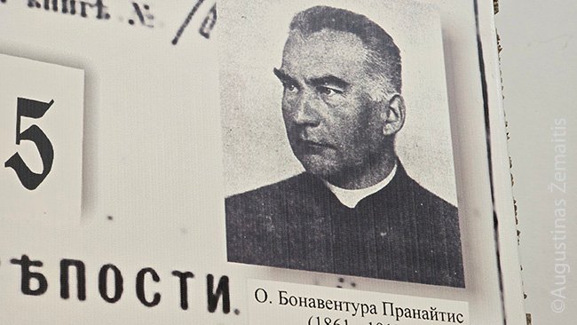 Justino Pranaičio atvaizdas bažnyčios viduje