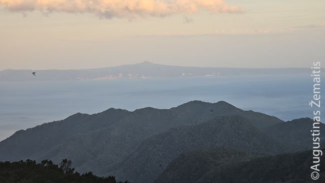 Kurilų salos (Kunaširis) žvelgiant nuo Širetoko parko