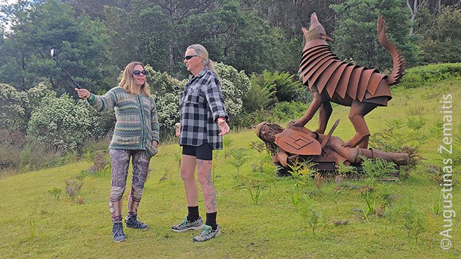 Su Linu Vaiciulevičiumi prie jo Geležinio vilko