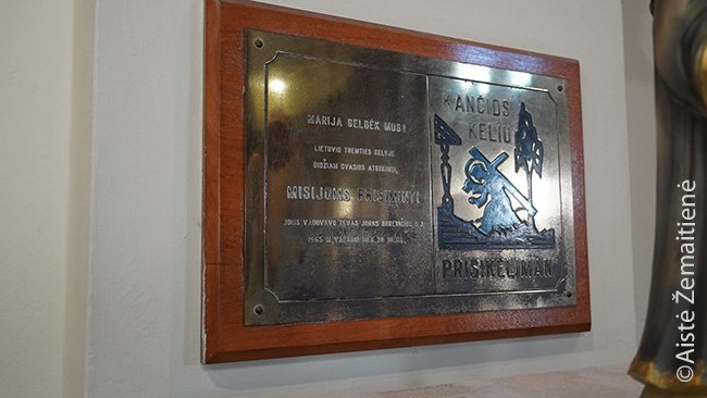 Atminimo lenta iš arti