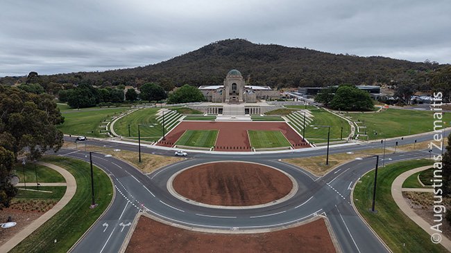 Karo memorialas pakėlus droną