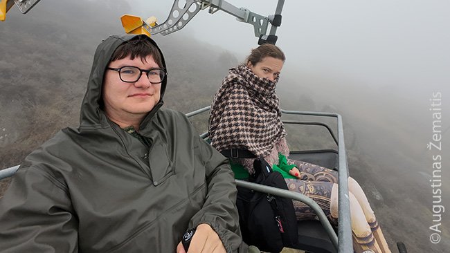 Lynų keltuvu leidžiantis nuo kelio prie Kosciuškos viršūnės