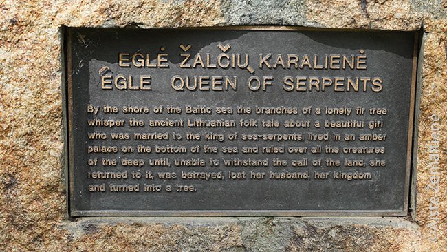 Eglės pasaka anglų k. ant paminklo