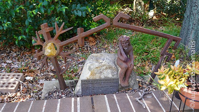 Rūpintojėlis prie Šv. Joakimo bažnyčios