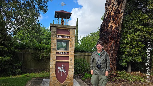 Prie paminklo Lietuvos žemei