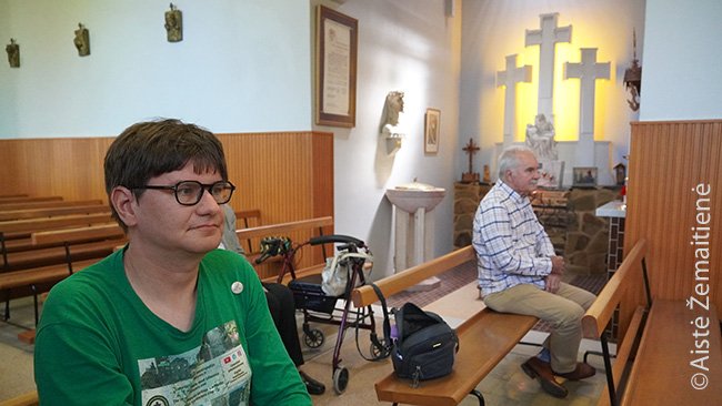 Šv. Mišių metu prie Adelaidės trijų kryžių