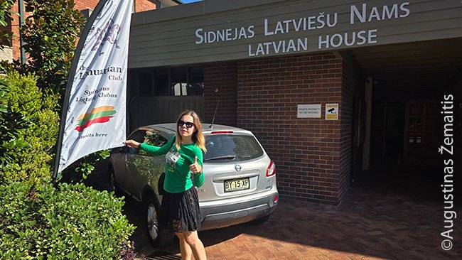 Lietuviška vėliava prie Sidnėjaus latvių namų