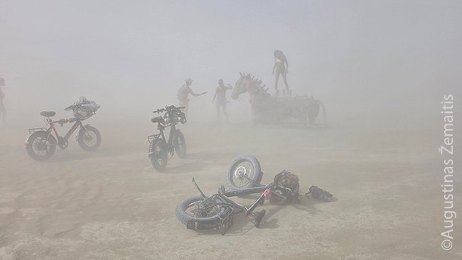 Burning Man per dulkių audrą