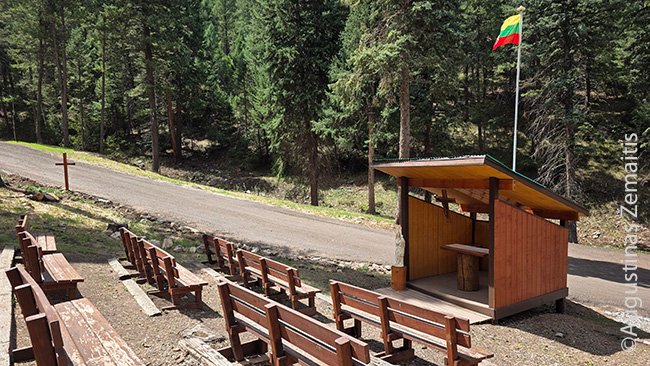 Pasitinkant mus Regina Caeli iškelta Lietuvos vėliava