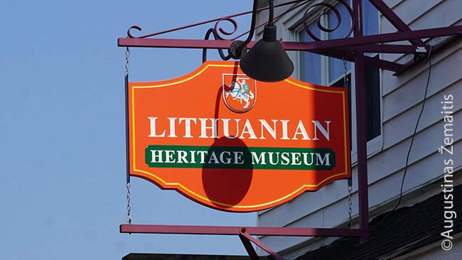 Lietuvių muziejaus iškaba