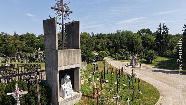 Šv. Jono lietuvių kapinės žvelgiant iš drono