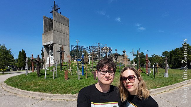 Prie kryžių kalno Toronto lietuvių kapinėse